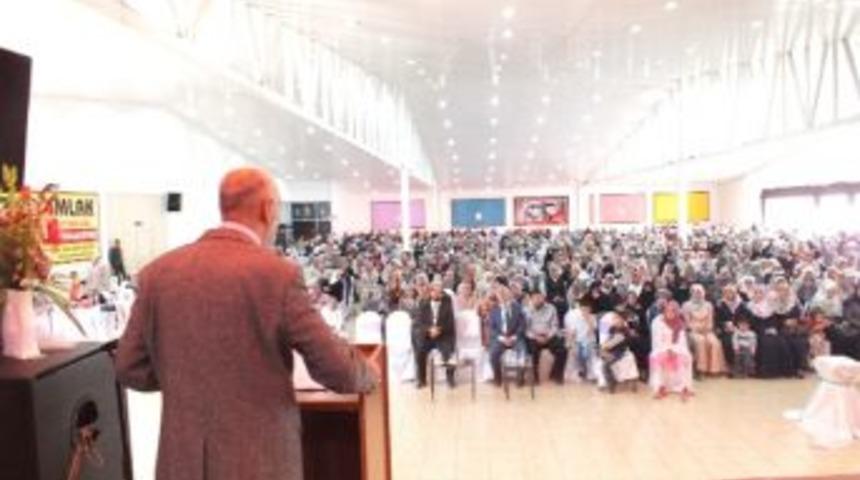 Hafız Alan Kız Kuran Kursu &Ouml;ğrencileri İ&ccedil;in Ta&ccedil; Giydirme Merasimi