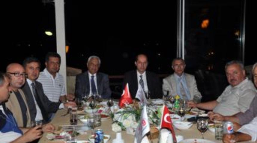 Demirel&rsquo;den B&uuml;y&uuml;k Jest