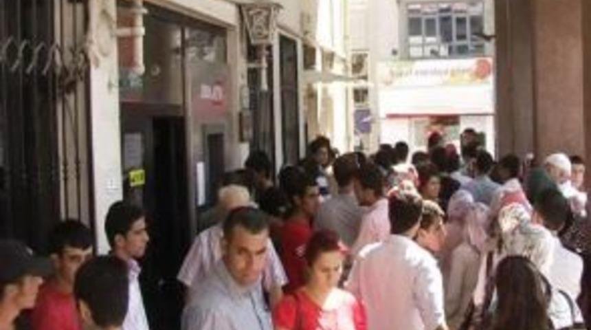 Banka &Ouml;n&uuml;nde &lsquo;A&ccedil;ık&rsquo; Kuyruk