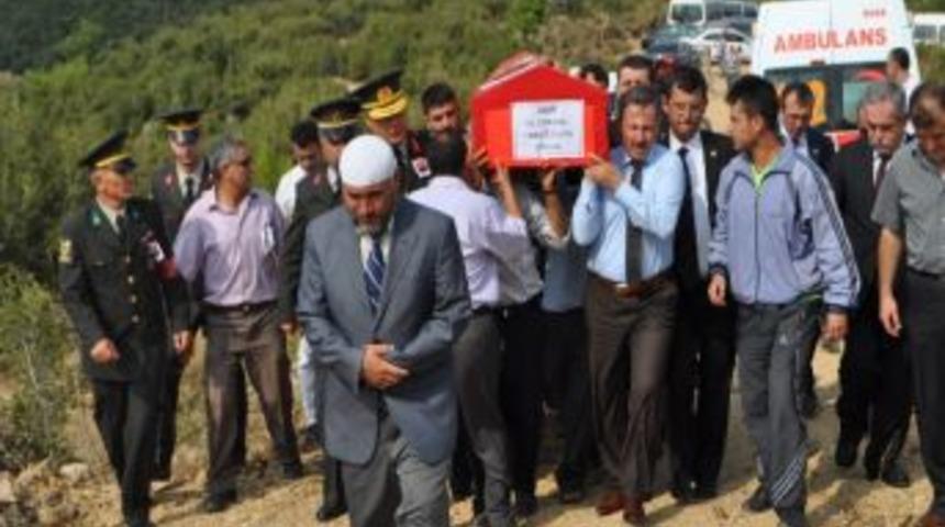Şehit Uzman &Ccedil;avuş Hikmet G&uuml;ler K&ouml;y&uuml;nde Toprağa Verildi
