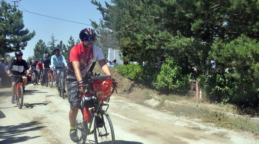 Ömer Halis Demir için 370 km pedal çevirecek