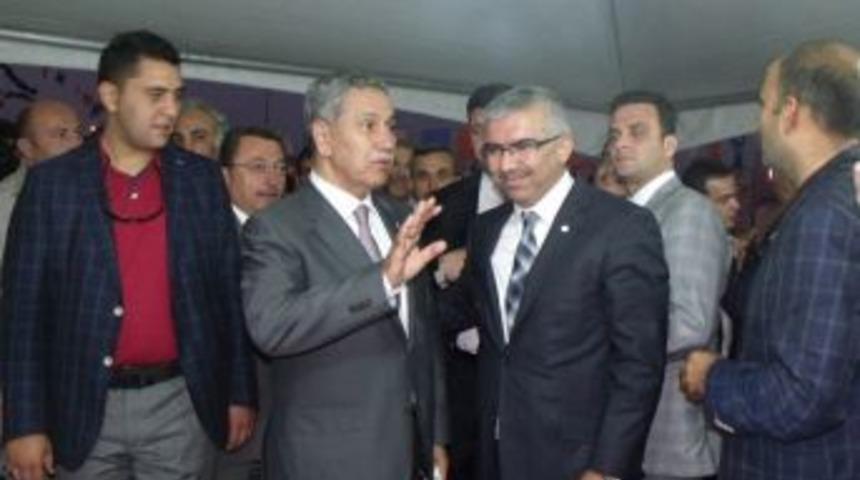 B&uuml;lent Arın&ccedil; Kızılay Bağış &Ccedil;adırında