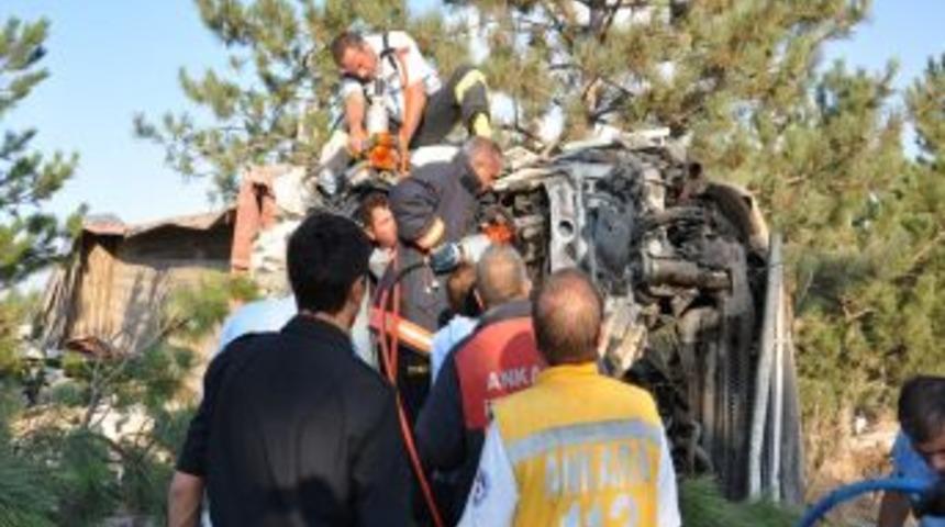 TIR Istinat Duvarına &Ccedil;arptı: Bir Yaralı