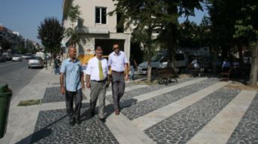 D&uuml;zce Valisi Esnafı Dolaşıyor