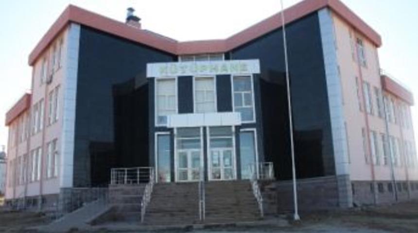 Km&uuml;&rsquo;ye Kitap Bağışı