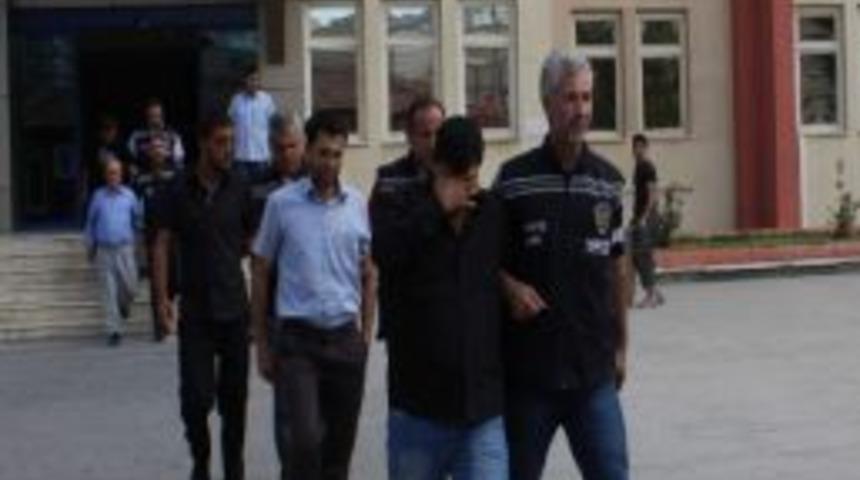 Dolandırıcılık Su&ccedil;undan 5 Kişi Yakalandı