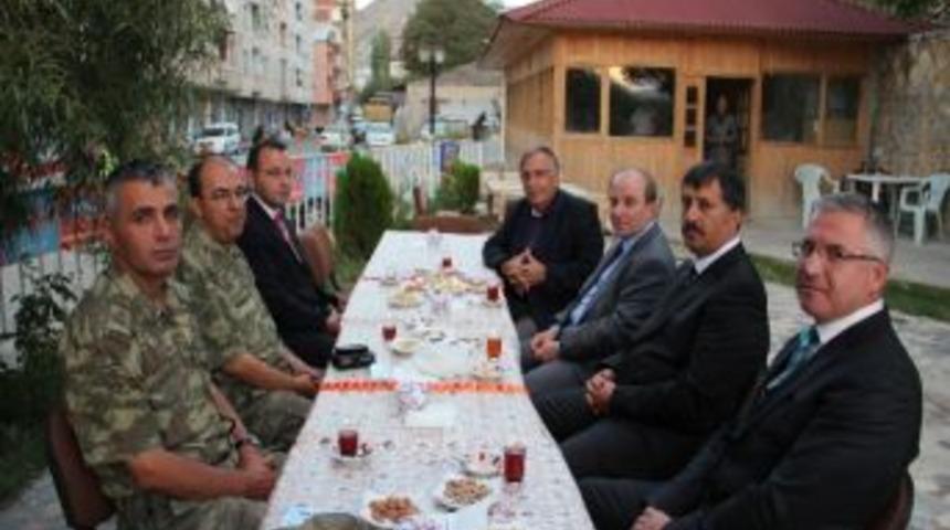 Vali &Ouml;zt&uuml;rk, Oltu&rsquo;da İncelemelerde Bulundu