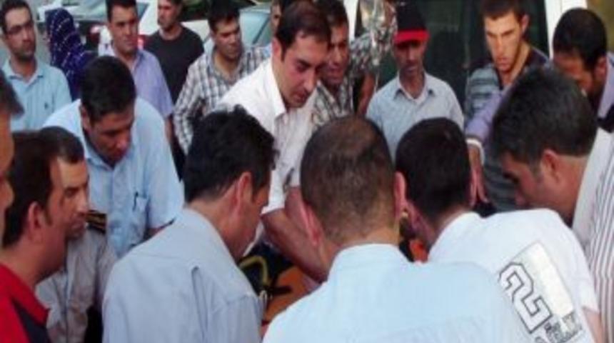 Otomobil Motosiklet İle &Ccedil;arpıştı: 2 Yaralı