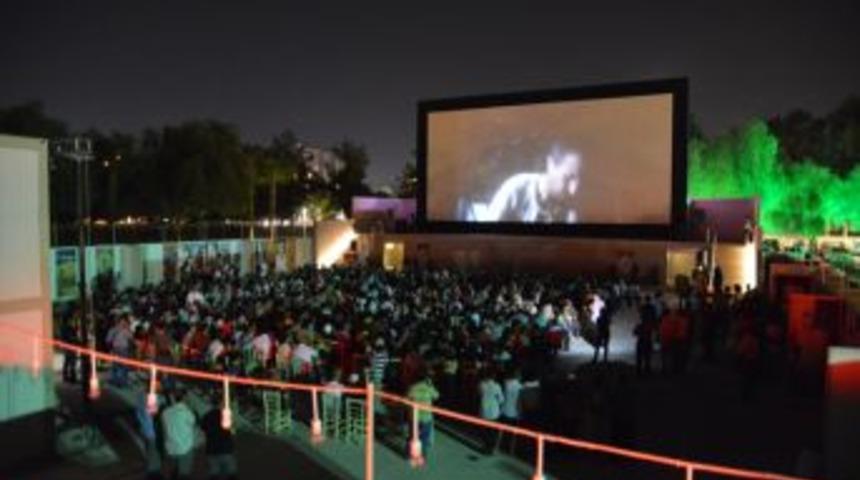 Yazlık sinema a&ccedil;ıldı