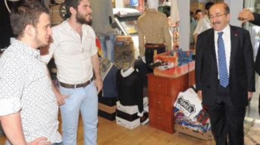 Başkan G&uuml;mr&uuml;k&ccedil;&uuml;oğlu Trabzon Sokaklarını Arşınlıyor