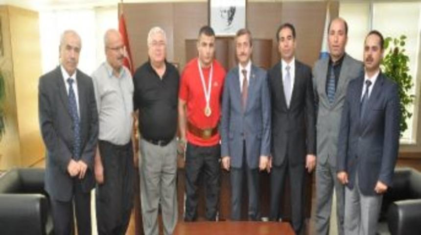 Başkan Tahmazoğlu Şahinbeyli D&uuml;nya Şampiyonlarını Ağırladı