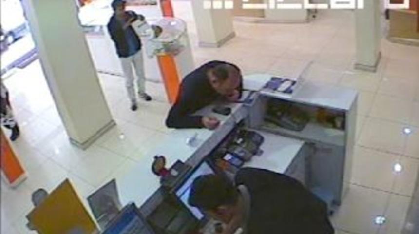 Kocaeli'nde Cep Telefonu Hırsızlığı Kameralara Yansıdı