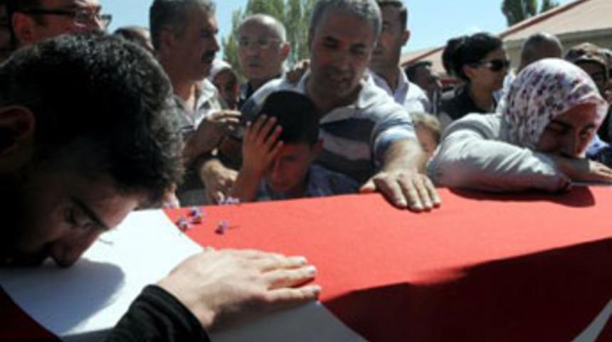 Şehit polise h&uuml;z&uuml;nl&uuml; veda