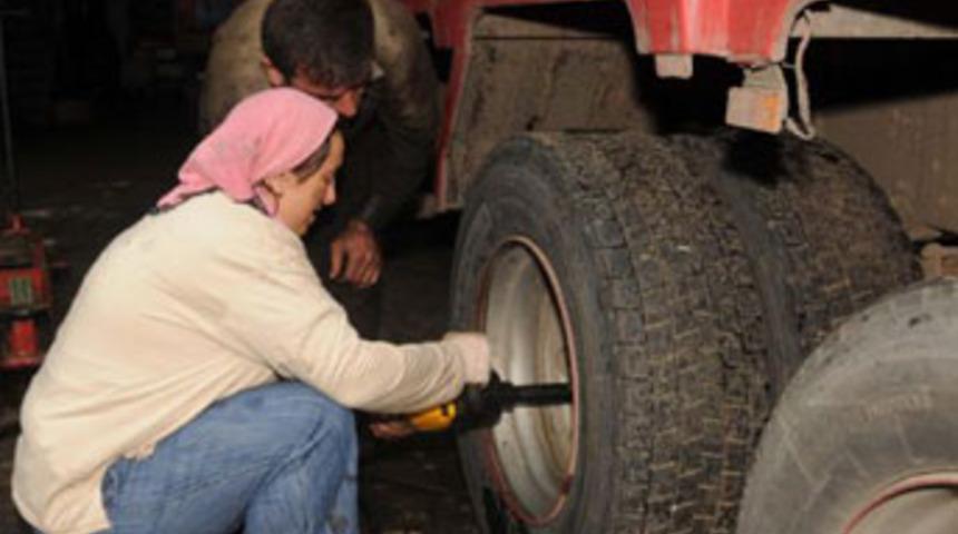 &Ouml;nce ev işi, sonra tamirhane