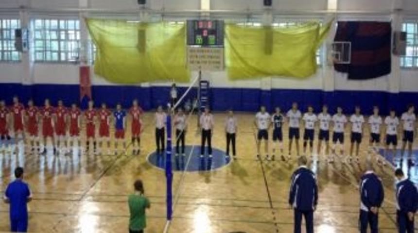 D&ouml;rt Eyl&uuml;l Belediyespor Voleybol Takımı İkide İki Yaptı