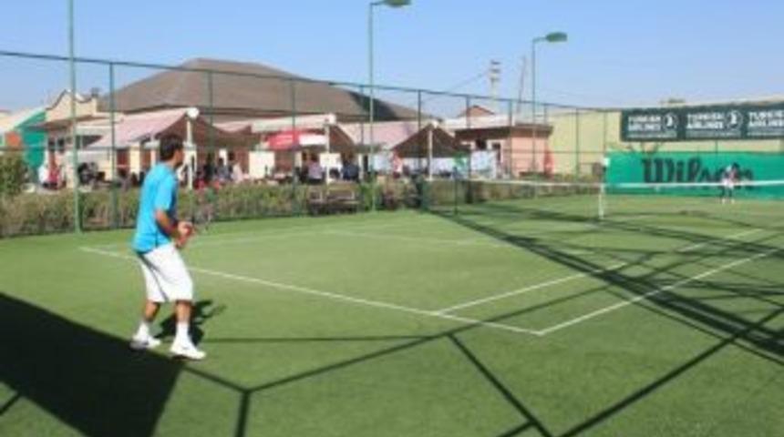 Ağrı&rsquo;da Doğu Tenis Ligi Şampiyonası Final Ma&ccedil;larıyla Tamamladı