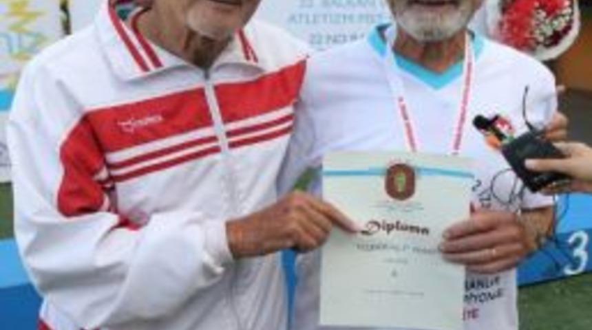 Veteran Şampiyonasında Atletler Gen&ccedil;lere Taş &Ccedil;ıkarttı