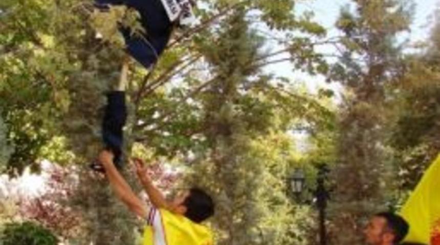 Eğitim-sen'in Valiliğe Siyah &Ccedil;elenk Bırakma Talebine Polis Engeli