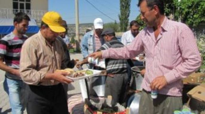 Şeyhler'de 800 Kişiye Hayır Yemeği