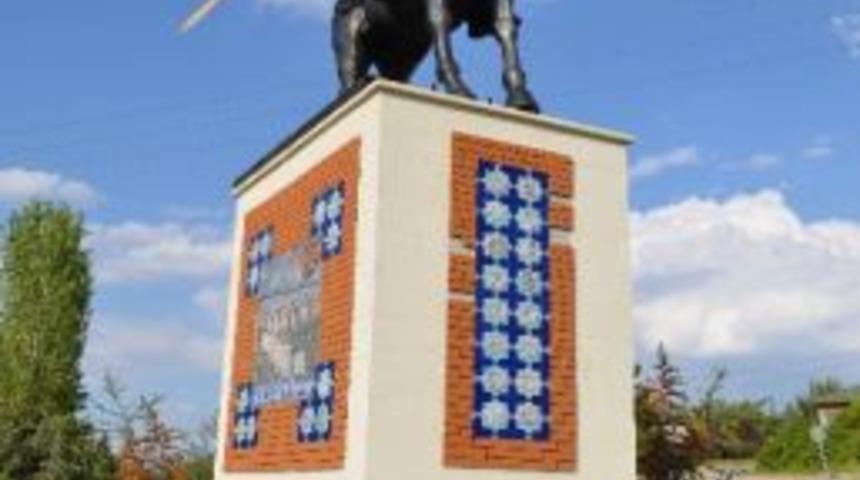 Battalgazi'ye Battal Gazi Heykeli Yapıldı