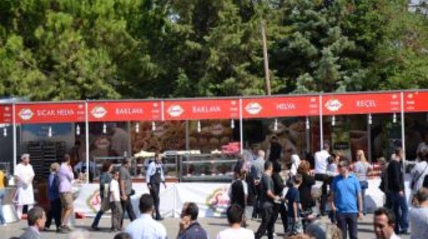 70 Bin Kişilik Baklava Ve Kebap Ziyafeti Başladı