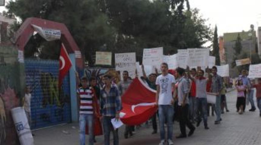 Liseli &Ouml;ğrenciler Ter&ouml;r&uuml; Lanetledi