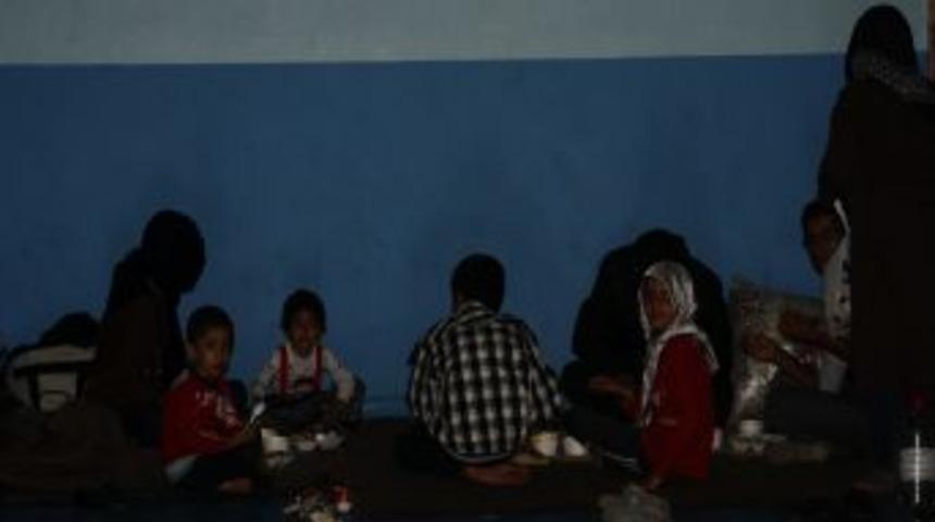 Afgan Mülteciler, Sivas'ta Spor Salonunda Konaklıyor