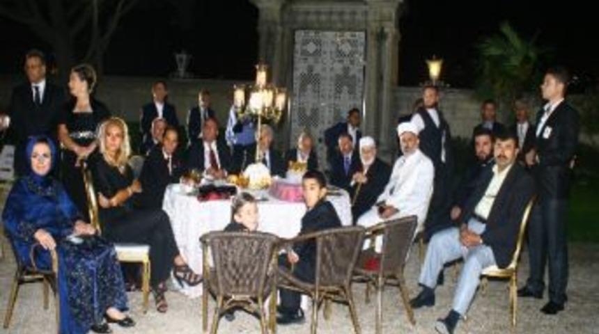 Sultan İkinci Abd&uuml;lhamid Han'ın Torunu Nilhan Osmanoğlu Evlendi