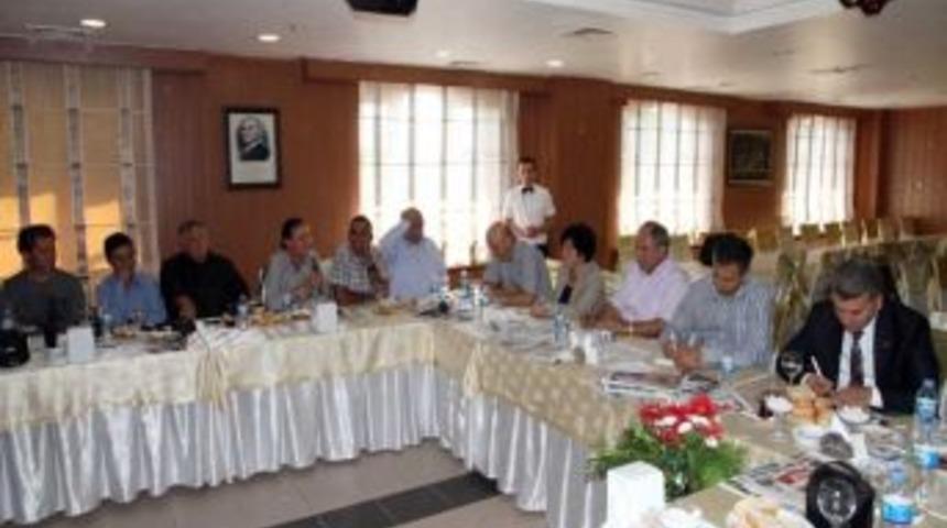 Vali Yerlikaya Gazetecilerle Kahvaltıda Biraya Geldi