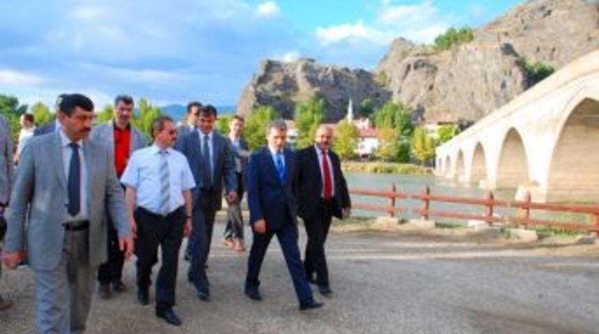 Vali Osmancık&rsquo;ta incelemelerde bulundu