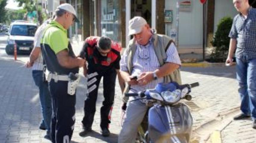 Edremit&rsquo;te Polis, Kasksız Ve Ehliyetsiz Motosiklet S&uuml;r&uuml;c&uuml;lerine G&ouml;z A&ccedil;tırmıyor