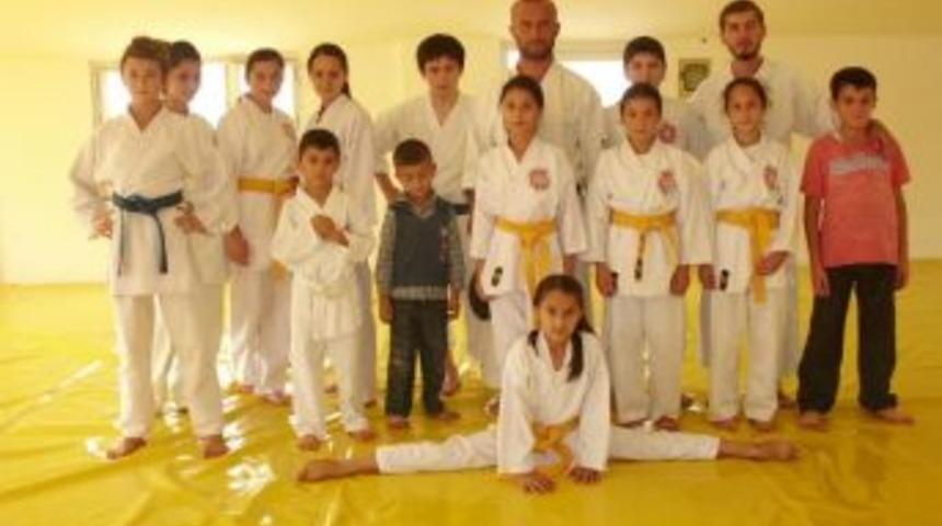 Gen&ccedil;lere sporu sevdiriyor