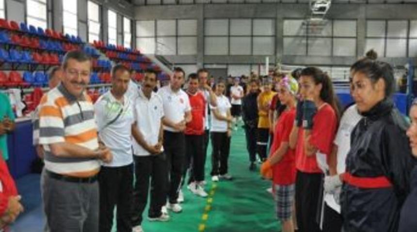 Boks Milli Takımları Hazırlıklarını S&uuml;rd&uuml;r&uuml;yor