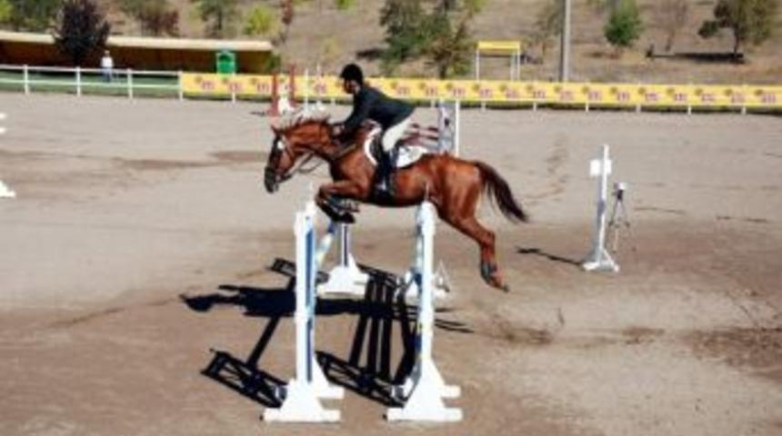 Eskişehir Balkan Engel Atlama Şampiyonasına Ev Sahipiliği Yaptı