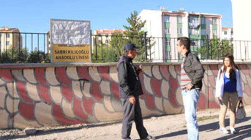 Sınav yeri olarak olmayan okulu g&ouml;sterdiler