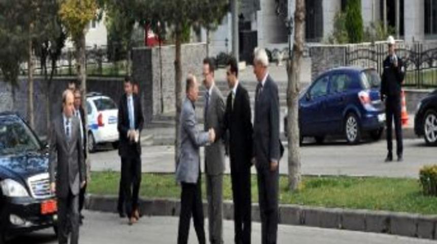 Sağlık Bakanı Prof. Dr. Recep Akdağ&rsquo;dan Ambulansla Silah Taşındığı İddiaları Tepki: