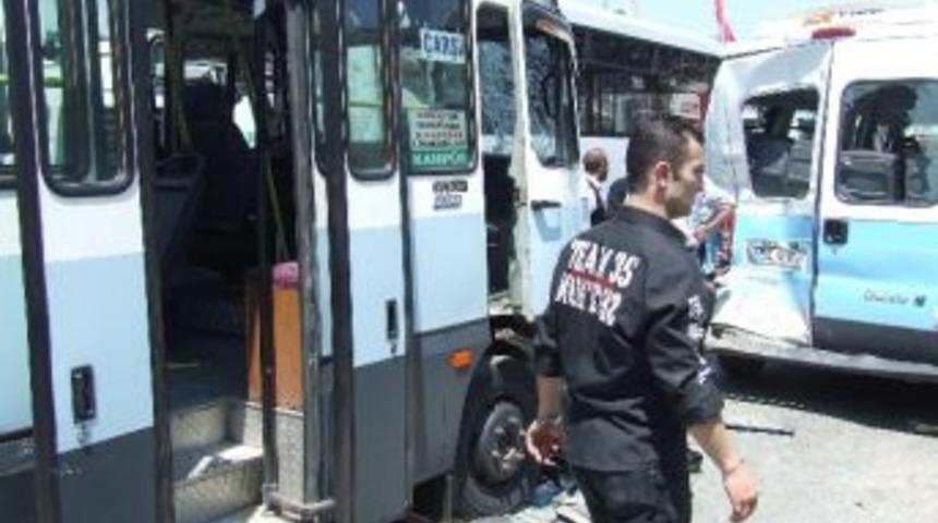 Sakarya&rsquo;da 2012&rsquo;nin İlk 8 Ayında 2153 Trafik Kazası Meydana Gelirken Kazalarda 13 Kişi &Ouml;ld&uuml; 1934 Kişi De Yaralandı
