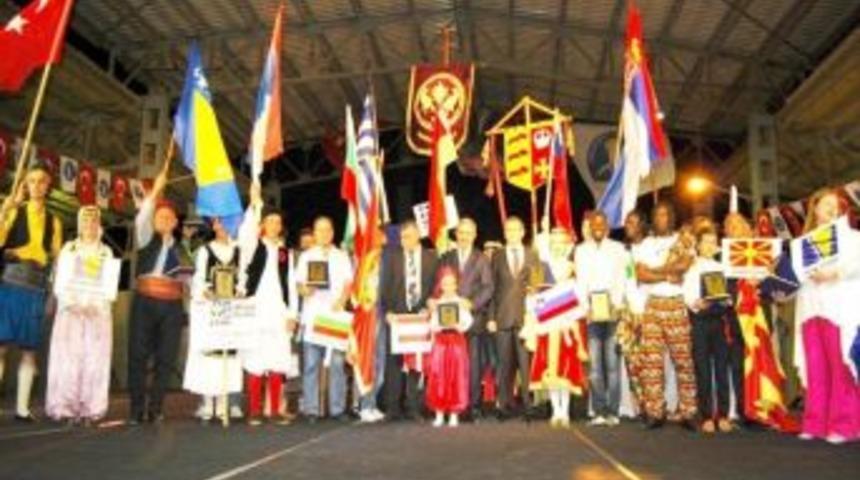 D&uuml;nya Barışı 3. K&uuml;lt&uuml;r Ve Folklor Festivalinde