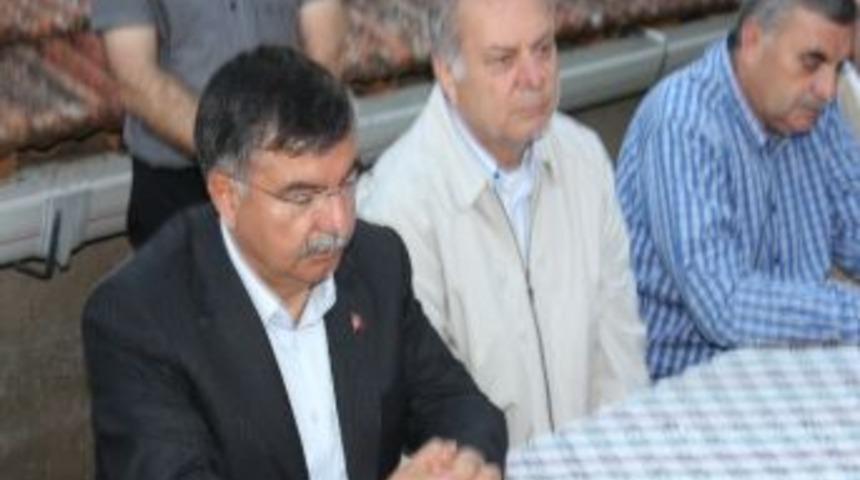 Milli Savunma Bakanı Yılmaz Sakarya'da