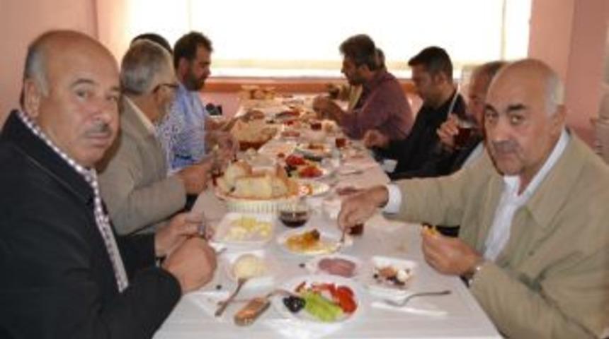 İspir Avcı K&ouml;y&uuml; Derneği&rsquo;nden &Uuml;yelerine Kahvaltı