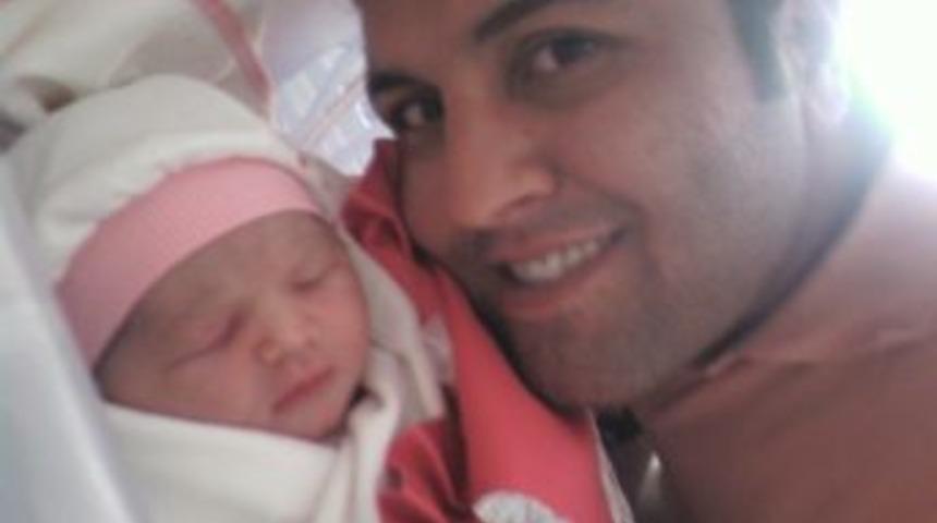 Gazeteci H&uuml;seyin &Ccedil;alışkan Baba Oldu