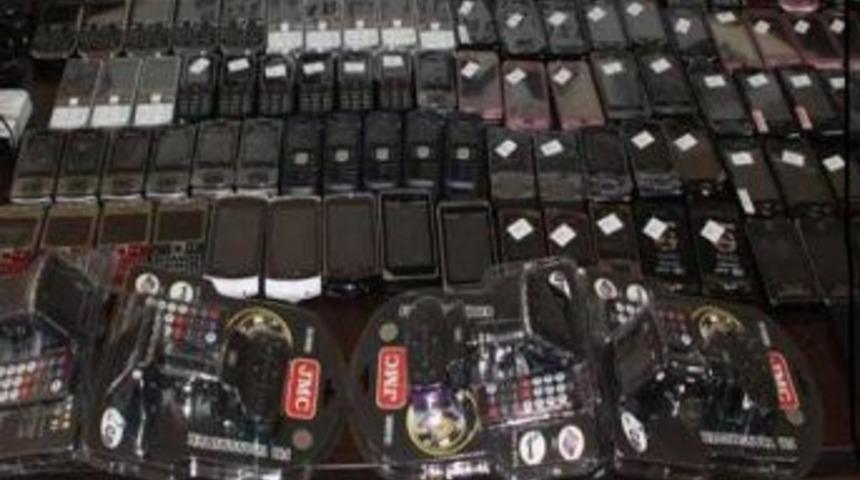 Patnos'ta 190 Adet Ka&ccedil;ak Cep Telefonu Ele Ge&ccedil;irildi.