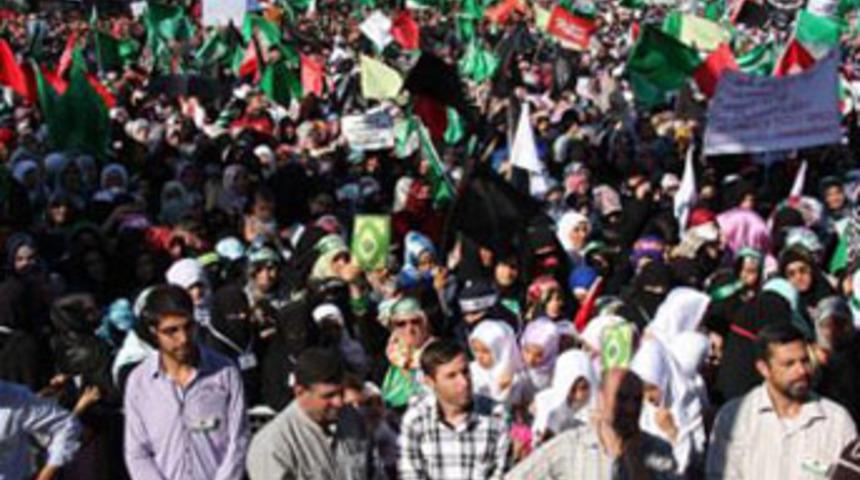 'Peygambere sadakat' mitingine rekor katılım