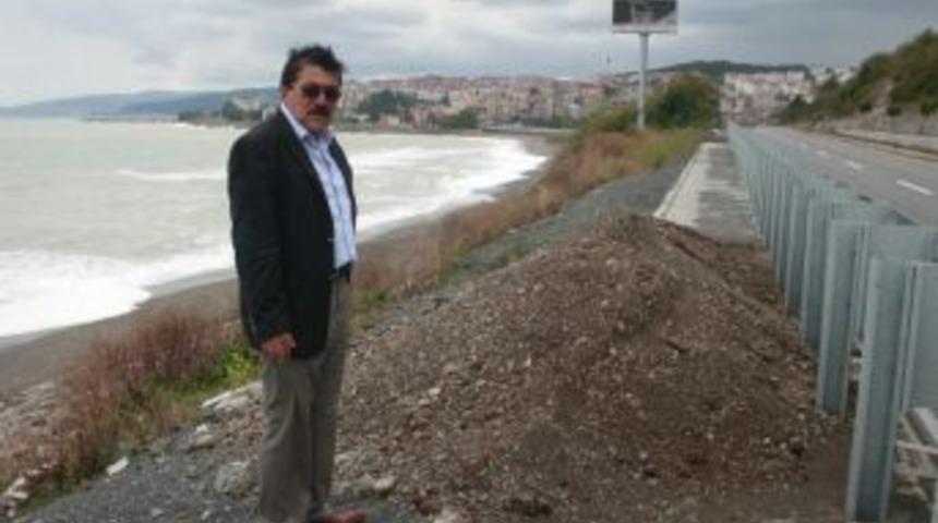 Yaya Kaldırımına Toprak döktüler