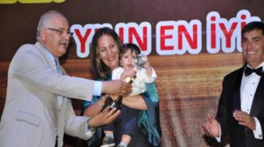 Gaziantep Milletvekili Erdoğan&rsquo;a Yılın En İyi Milletvekili &Ouml;d&uuml;l&uuml;