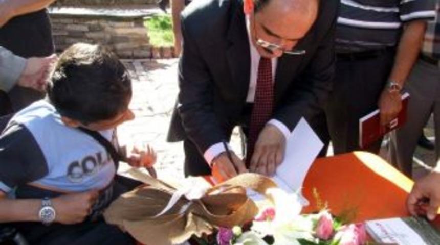 Vakıflar Dış İlişkiler Dairesi Başkanı Benli'den "d&uuml;nden Bug&uuml;ne &Ccedil;an" Konferansı