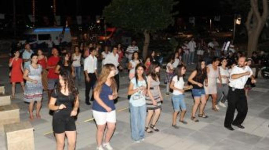Yat Limanı&rsquo;nda M&uuml;zik Dinletileri Devam Ediyor