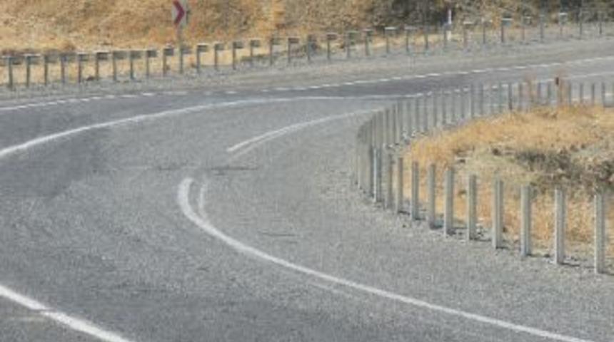 Hırsızlar Karayollarındaki Bariyerleri Çaldı