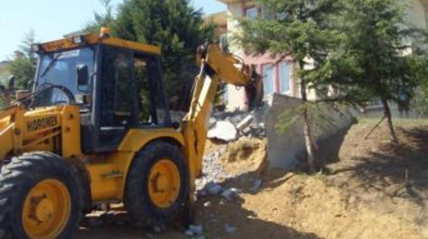 İzinsiz Yapılan Garaj Belediyece Yıkıldı