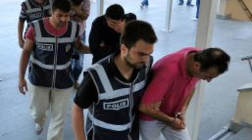 Dolandırıcılar, T&uuml;rkiye&rsquo;de Sahte Kartlarla Para &Ccedil;ekemeyince Yurt Dışına Gitmiş